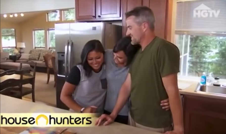 Hgtv S “house Hunters” Helped A Throuple Find A Home And