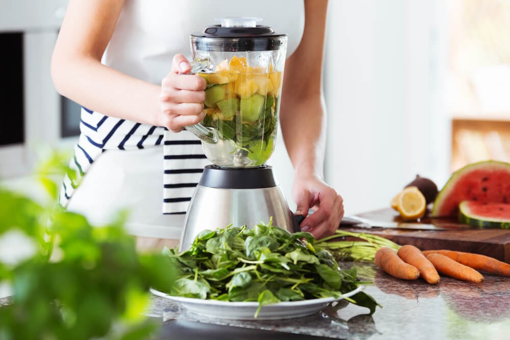 woman making smoothie