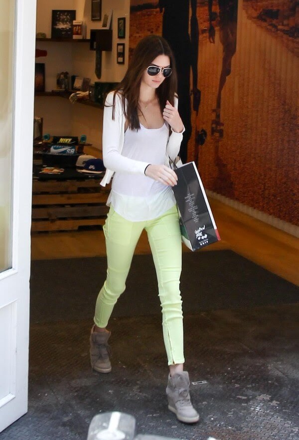 Kendall Jenner wearning skinny jeans in neon yellow