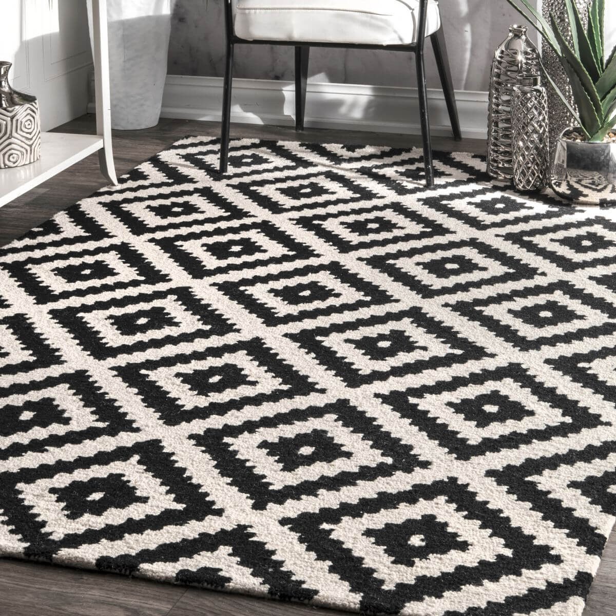 Black Scandinavia Diamond Area Rug