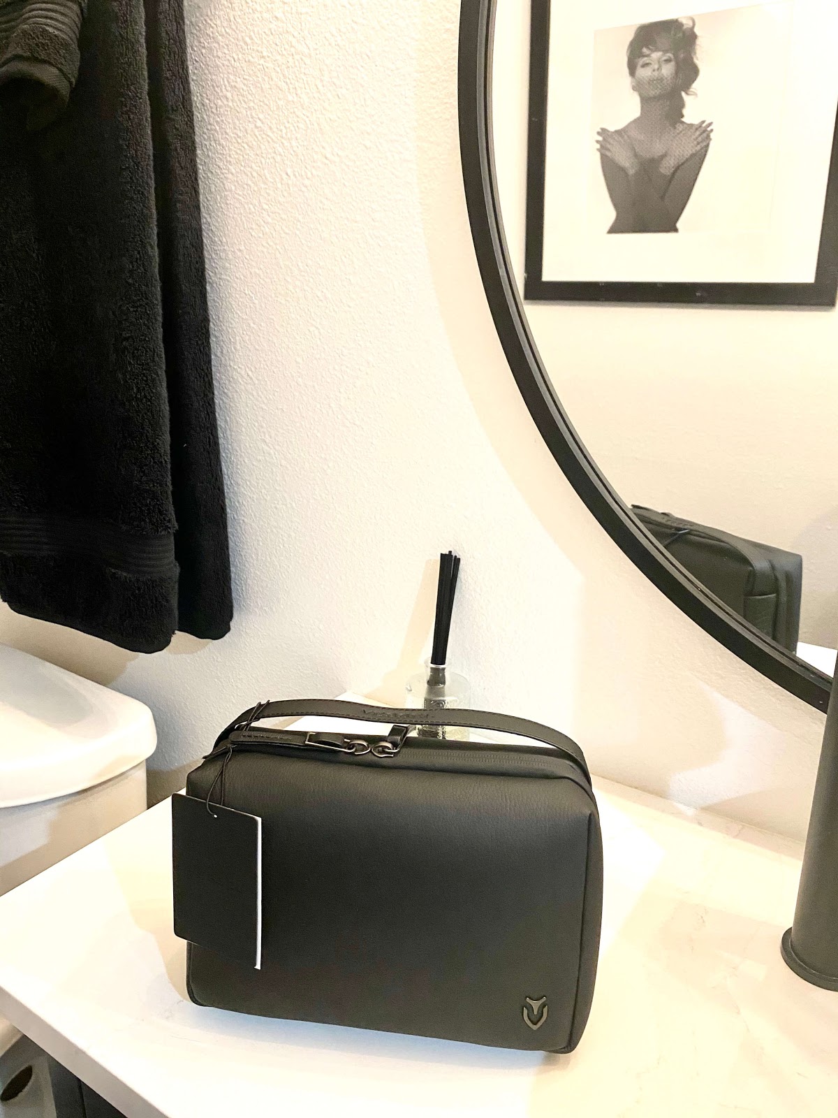 Signature 2.0 Toiletry closed up on a counter