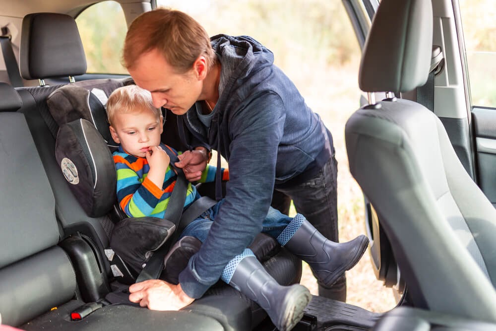 Dad buckling in son