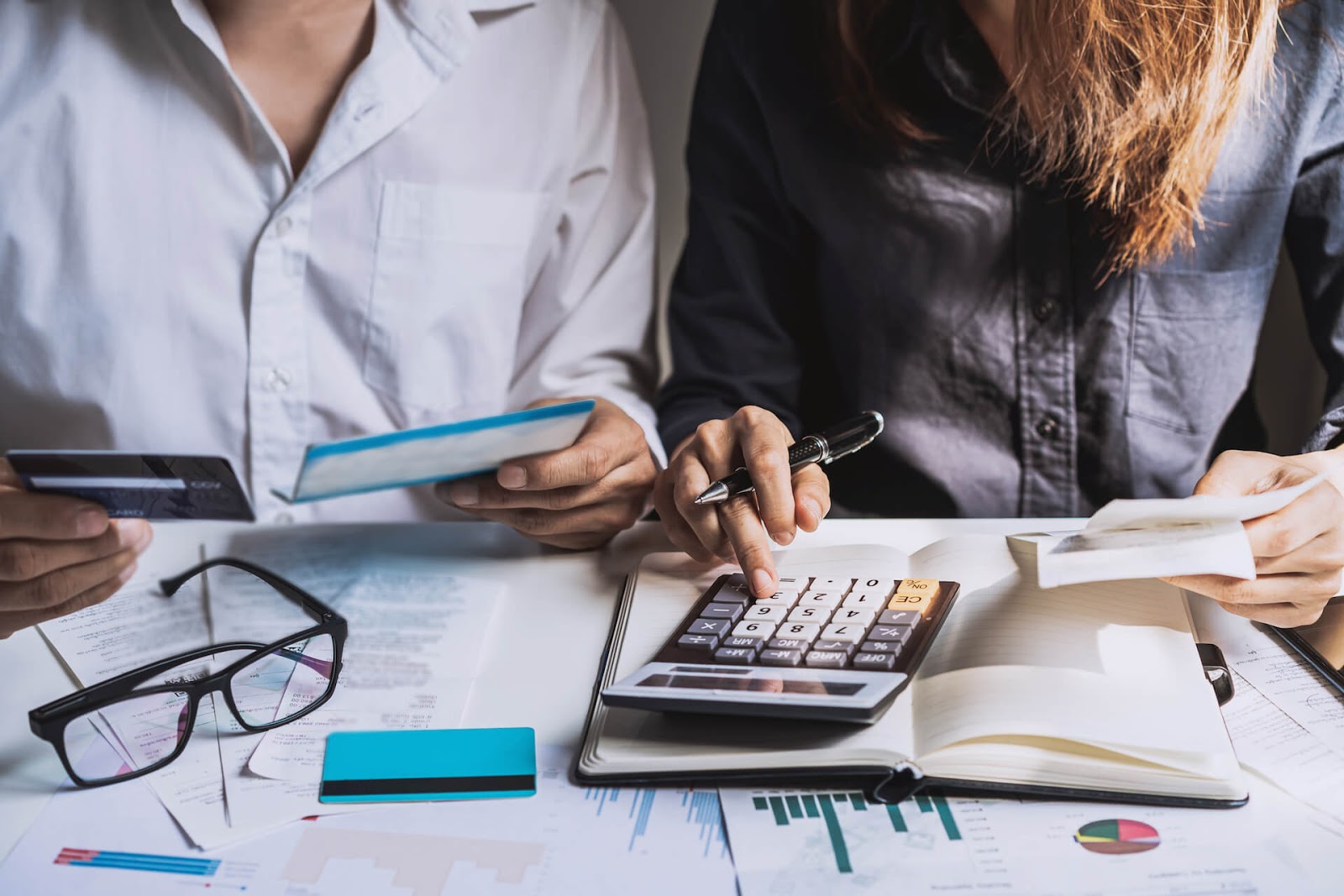 Man and woman calculating costs together