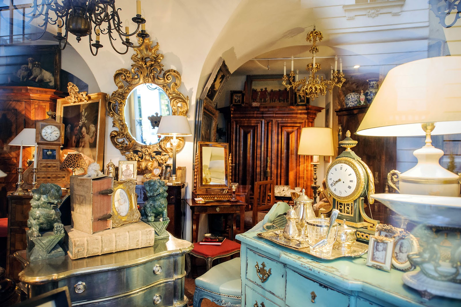 picture inside a vintage antique shop