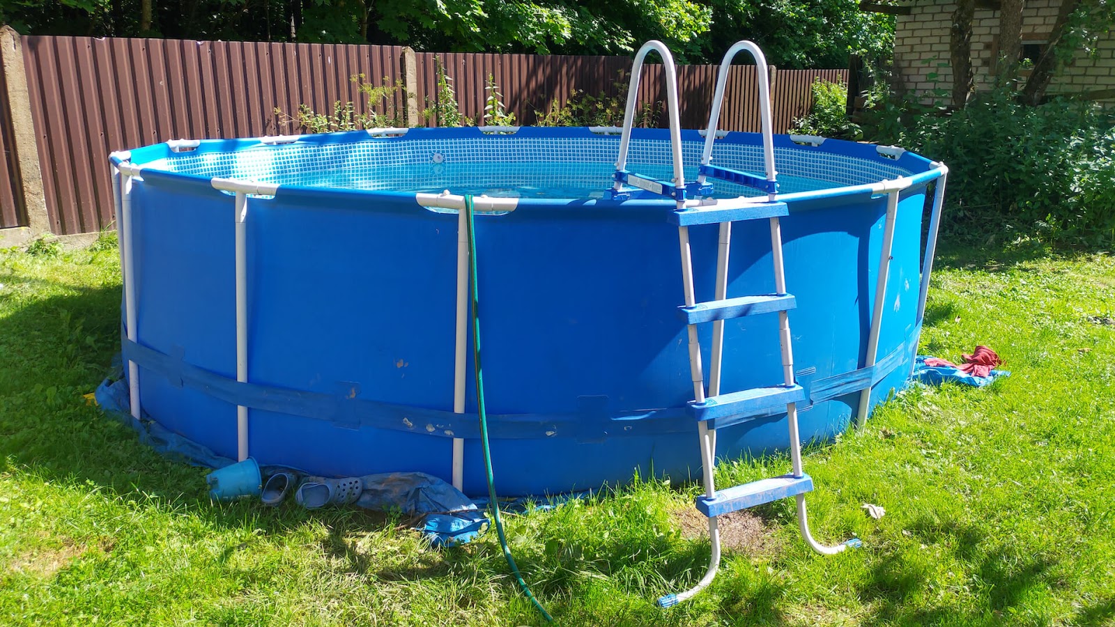 Round, above Ground pool with ladder