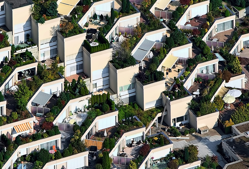 Stepped housing with terraces