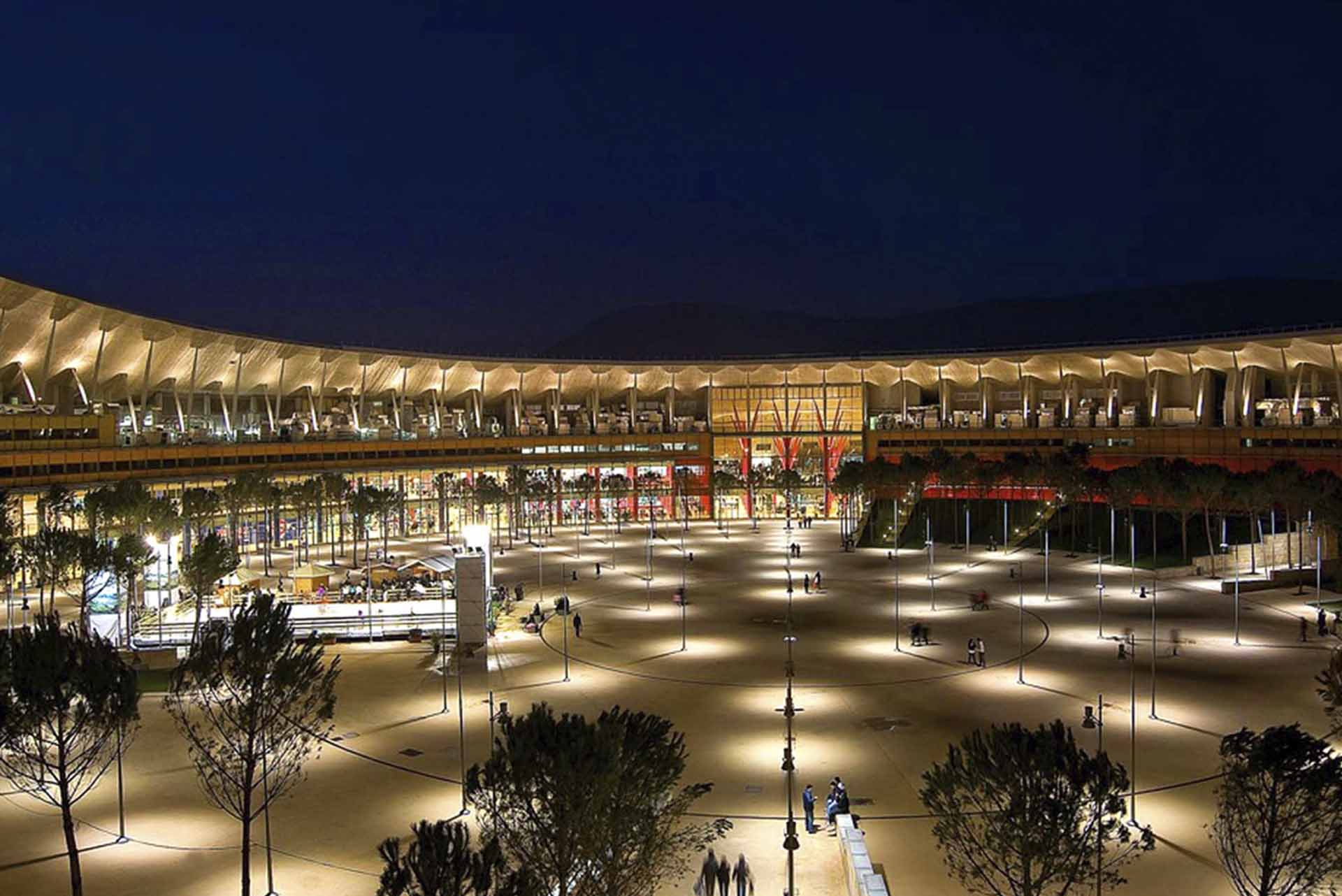 Centro Commerciale Vulcano Buono Via Boscofangone Nola Na