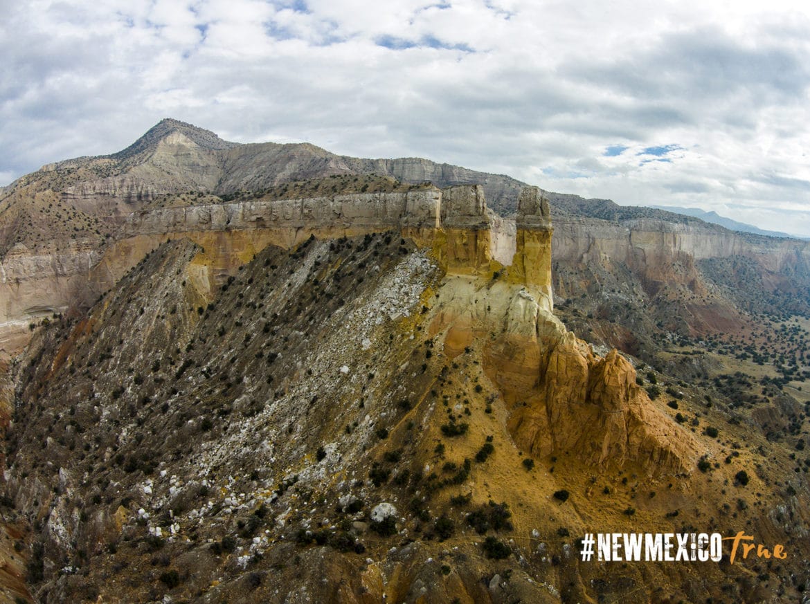 red and whtie rocks of New Mexico landscape