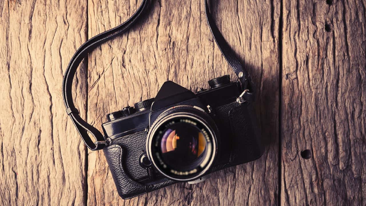 What Is a Digital Product & How To Sell Profitable Digital Products 1 Picture of a digital camera