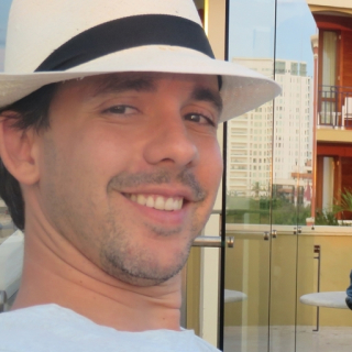 Rodrigo Pontes = Front-End Developer At tonebase