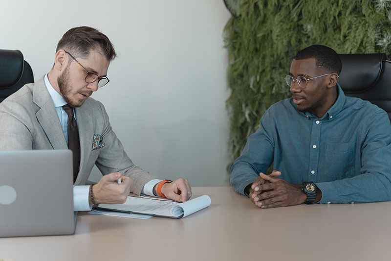 Employee feedback meeting with manager