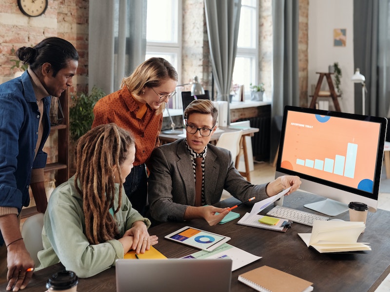 Incentive Compensation: How it Works (+ Effective Examples) - SSR