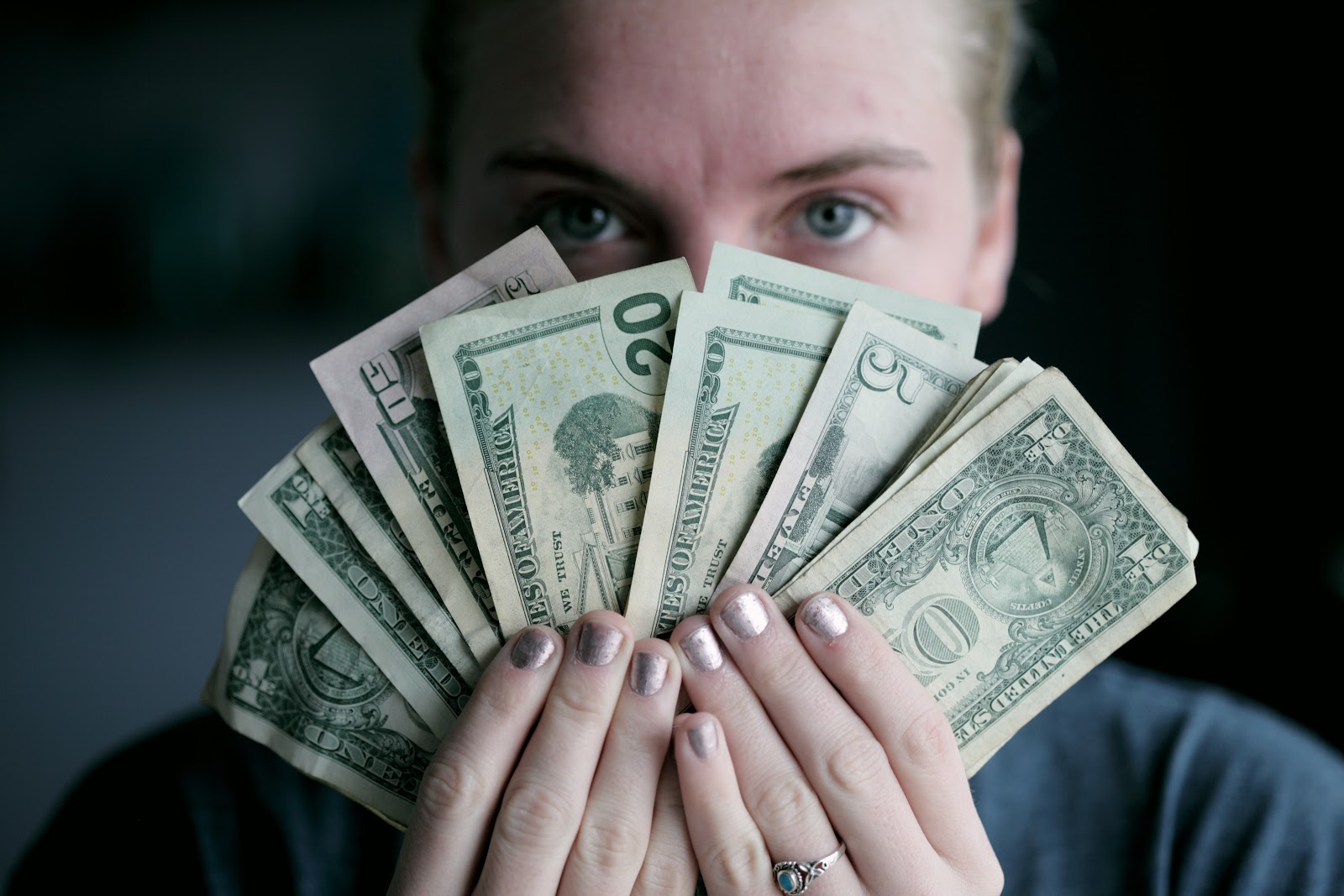 Money might sound like a good gift, but not a thoughtful one.