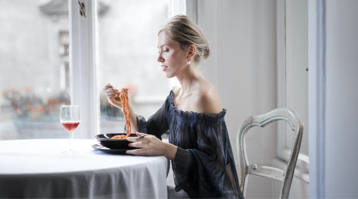 red wine calories: Drink your red wine after eating