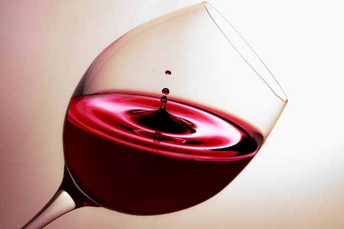 Nutrition information for one glass (5 oz) of red wine