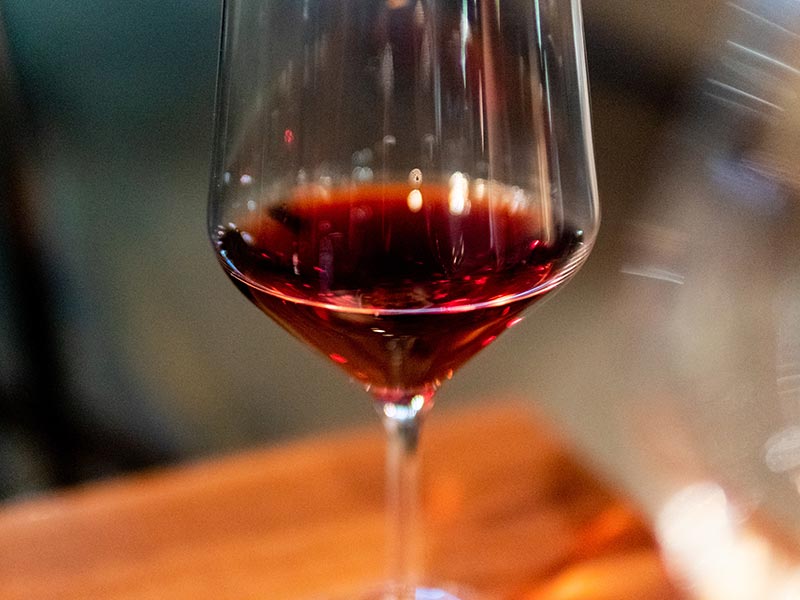 How Does Pinot Noir Wine Taste?