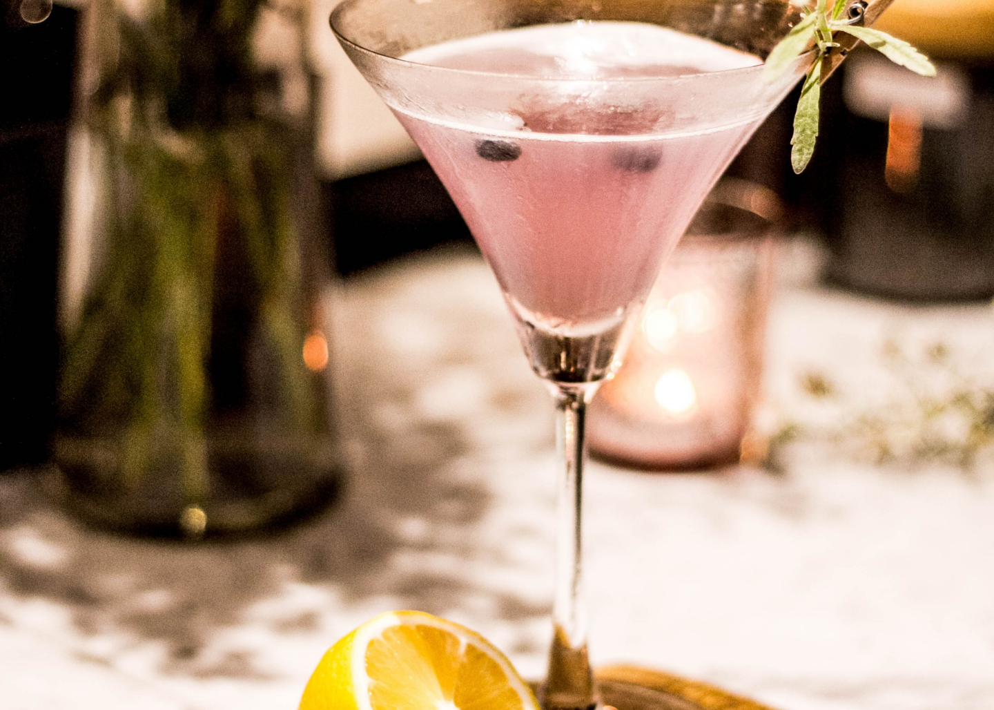 How to Make a Cosmopolitan: Cosmopolitan Recipe and History of ...