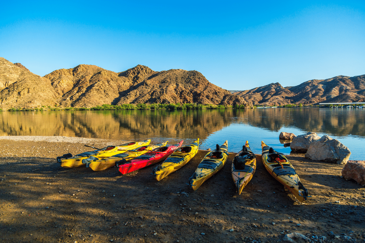 Places to can swim and kayak in lake mead las vegas 