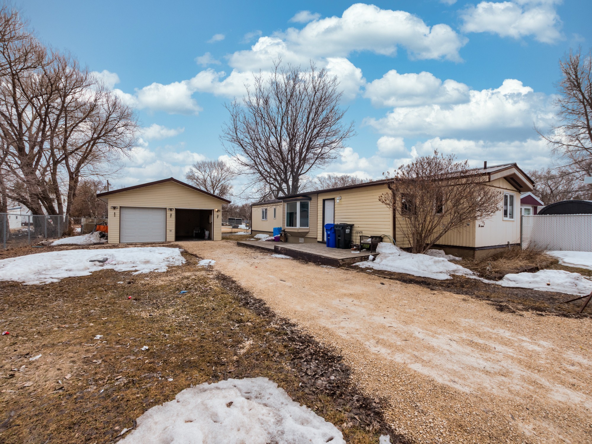 100 Ave, Ile des Chênes Bobby Wall Homes & Estates