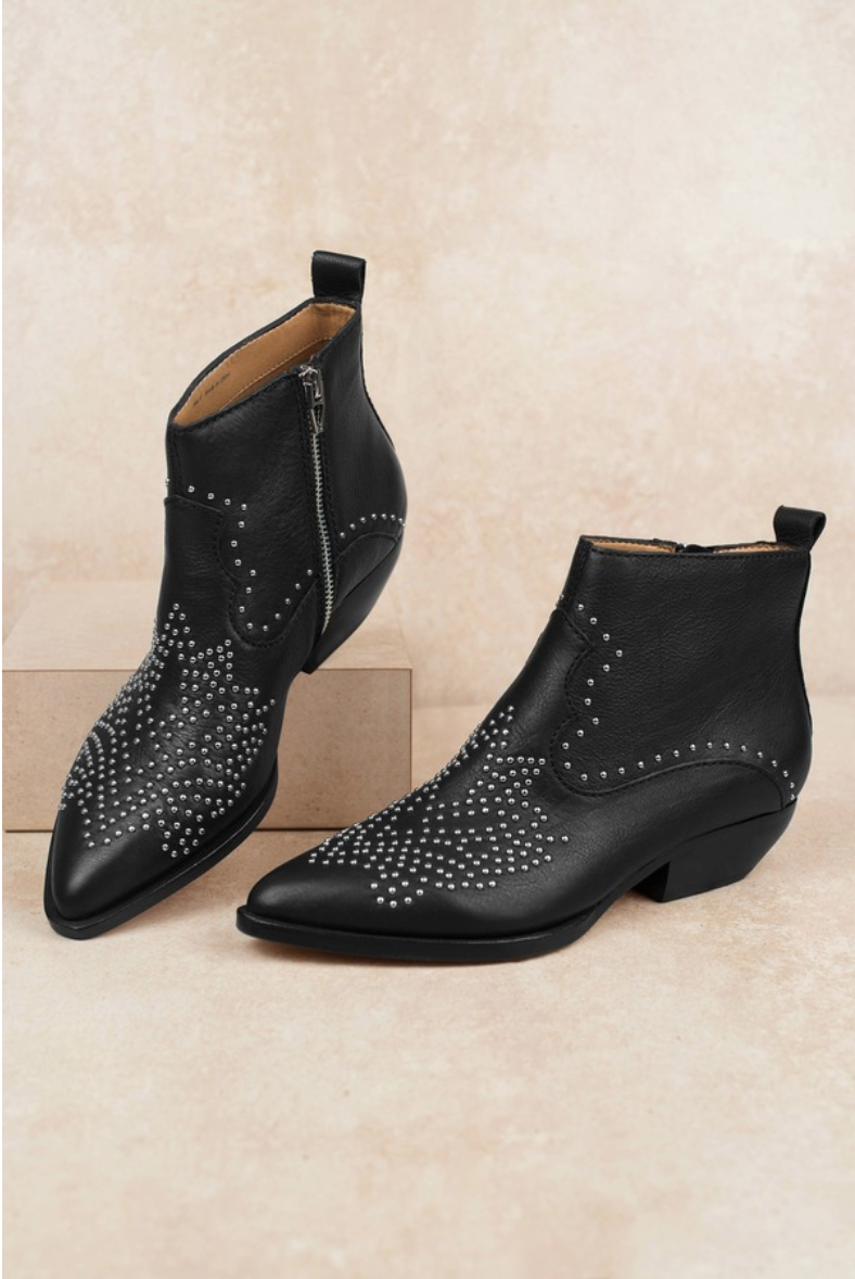 shoes-step-out-lockdown-tobi-black-ankle-boots-western