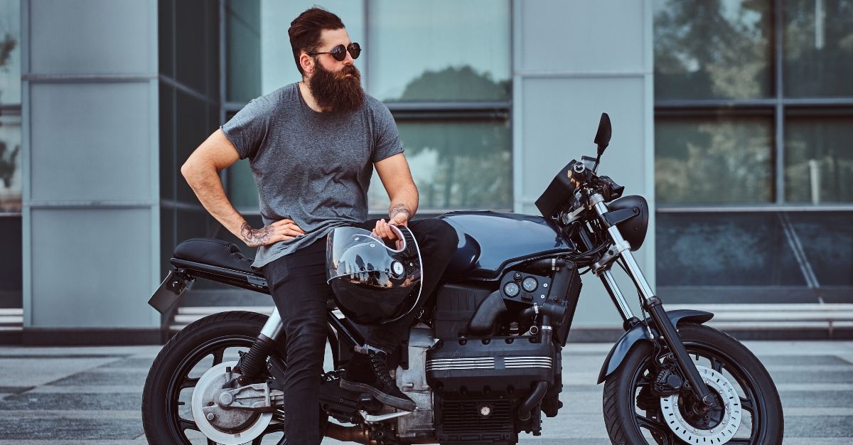 homme sur moto