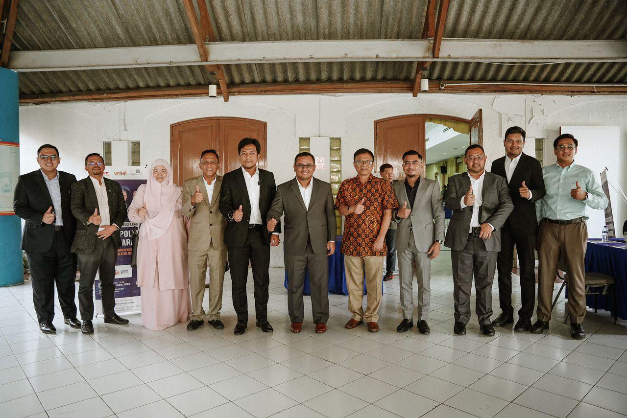 Bergambar di Auditorium Nurcholish Madjid Inisiatif