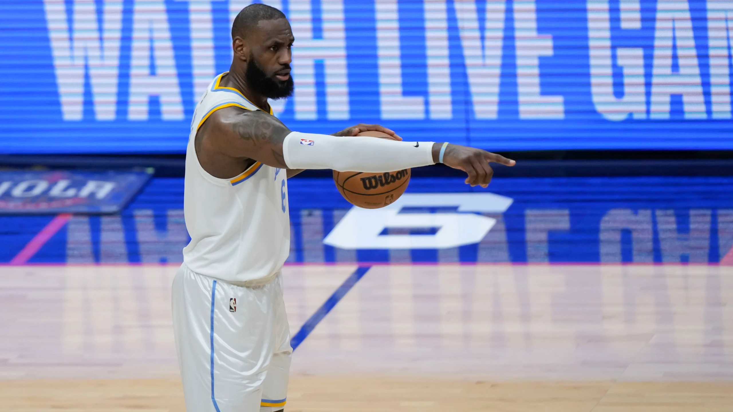 LeBron James próbuje zainspirować kolegów. “Najważniejsze mecze w karierze”