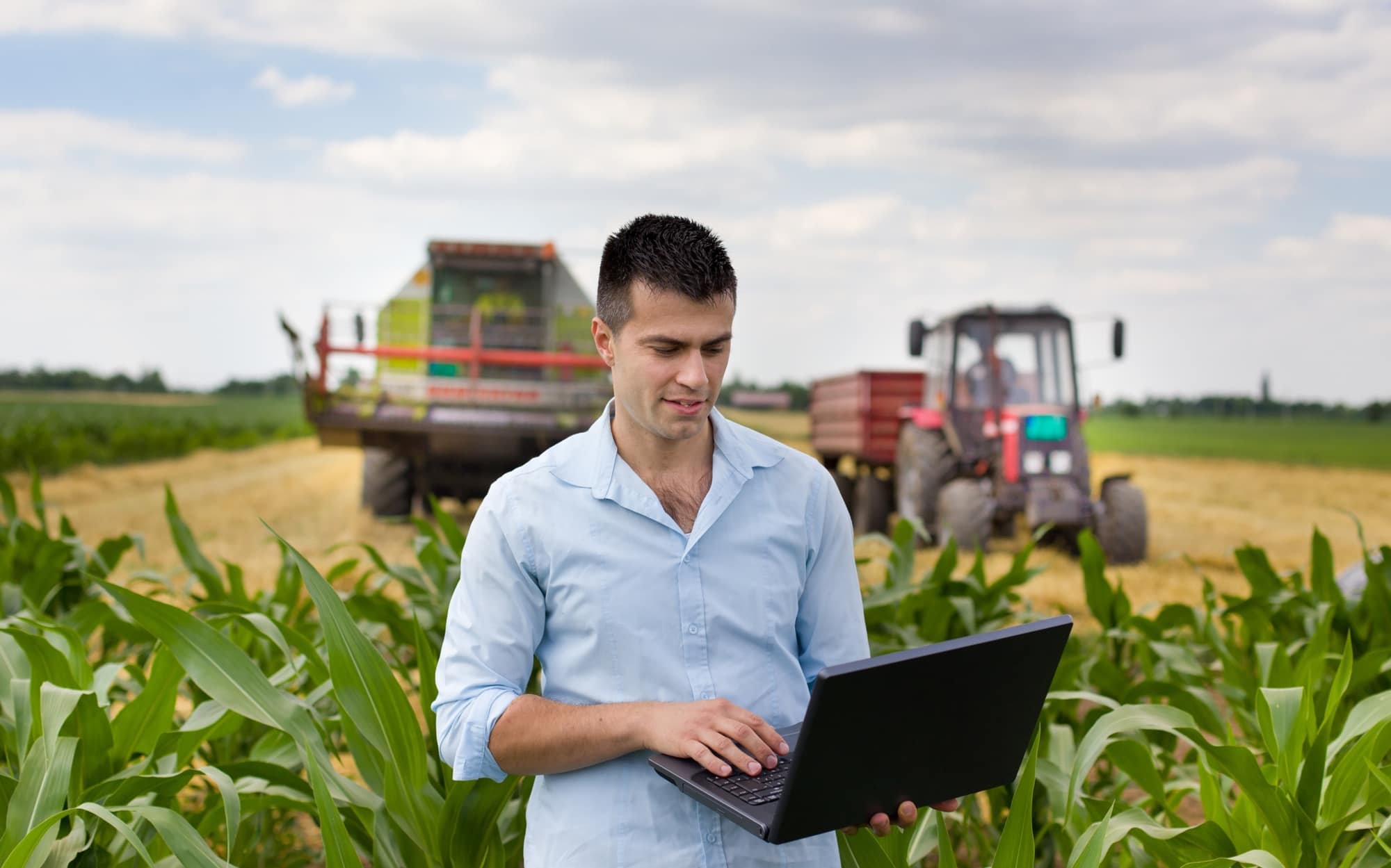 Молодой агроном. Агрономов интернет. Агрономов интернет. Инженер в деревне. Бизнес в поле.
