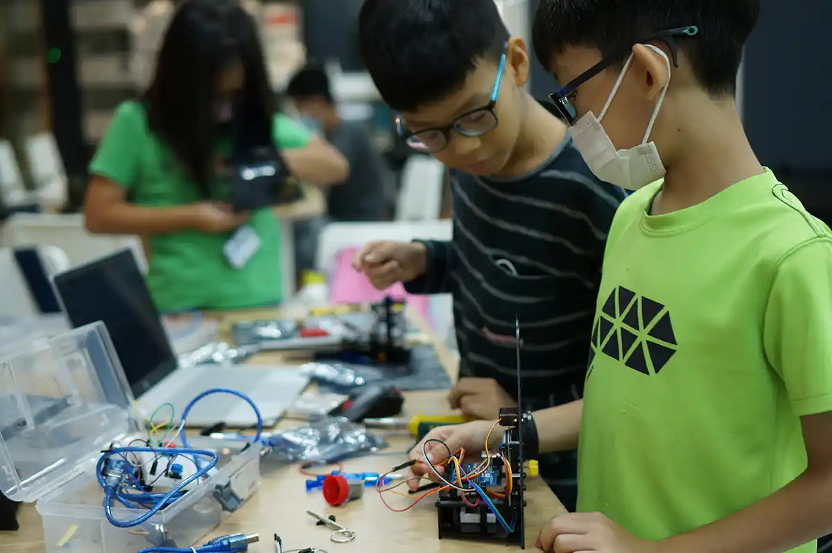 15 Best Coding Classes for Kids in Singapore 2024