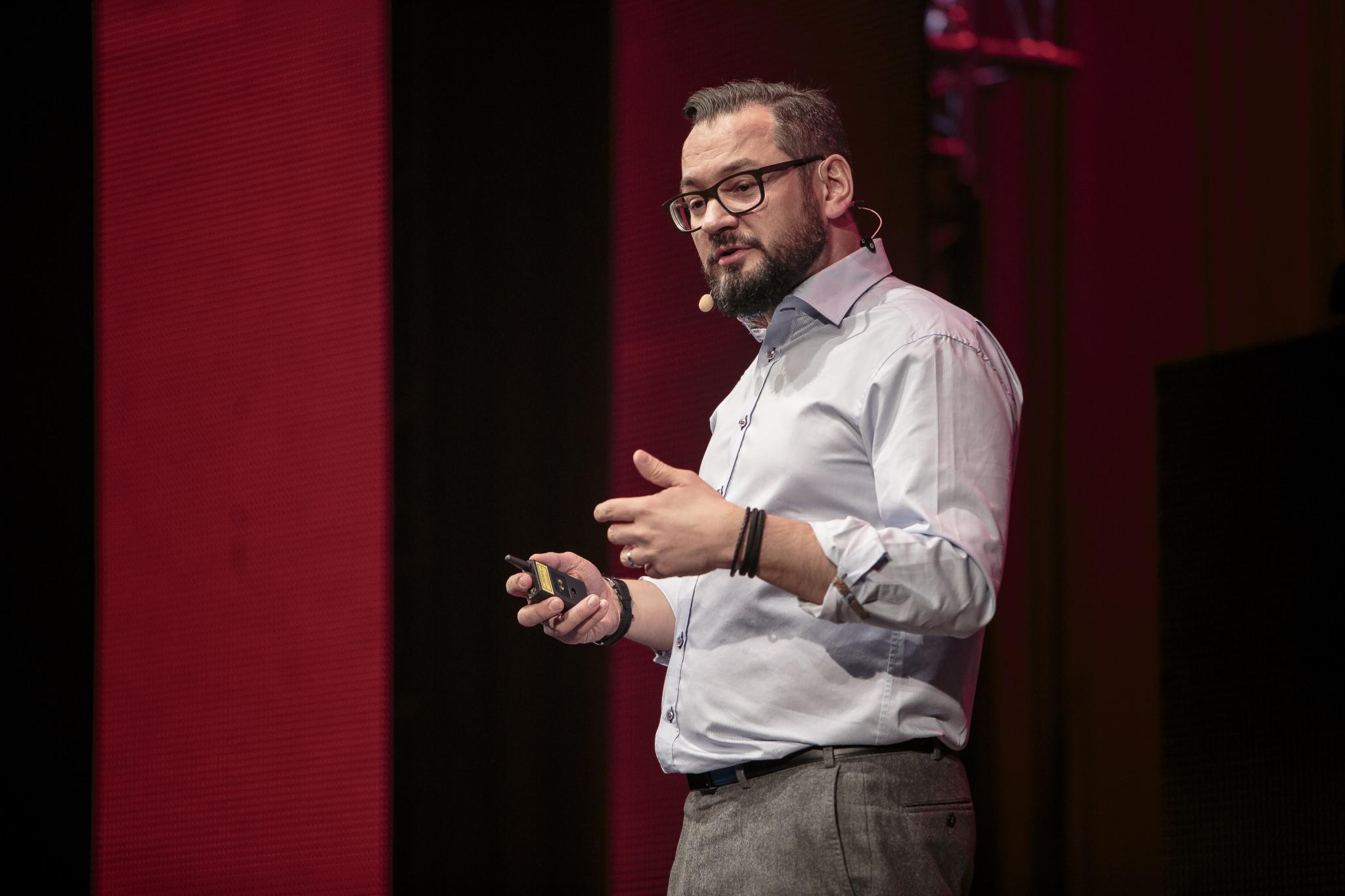 Dr. Marc Sniukas