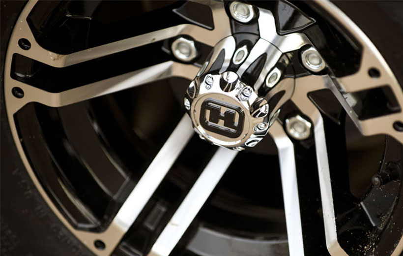 Image of the aluminum wheel up close.