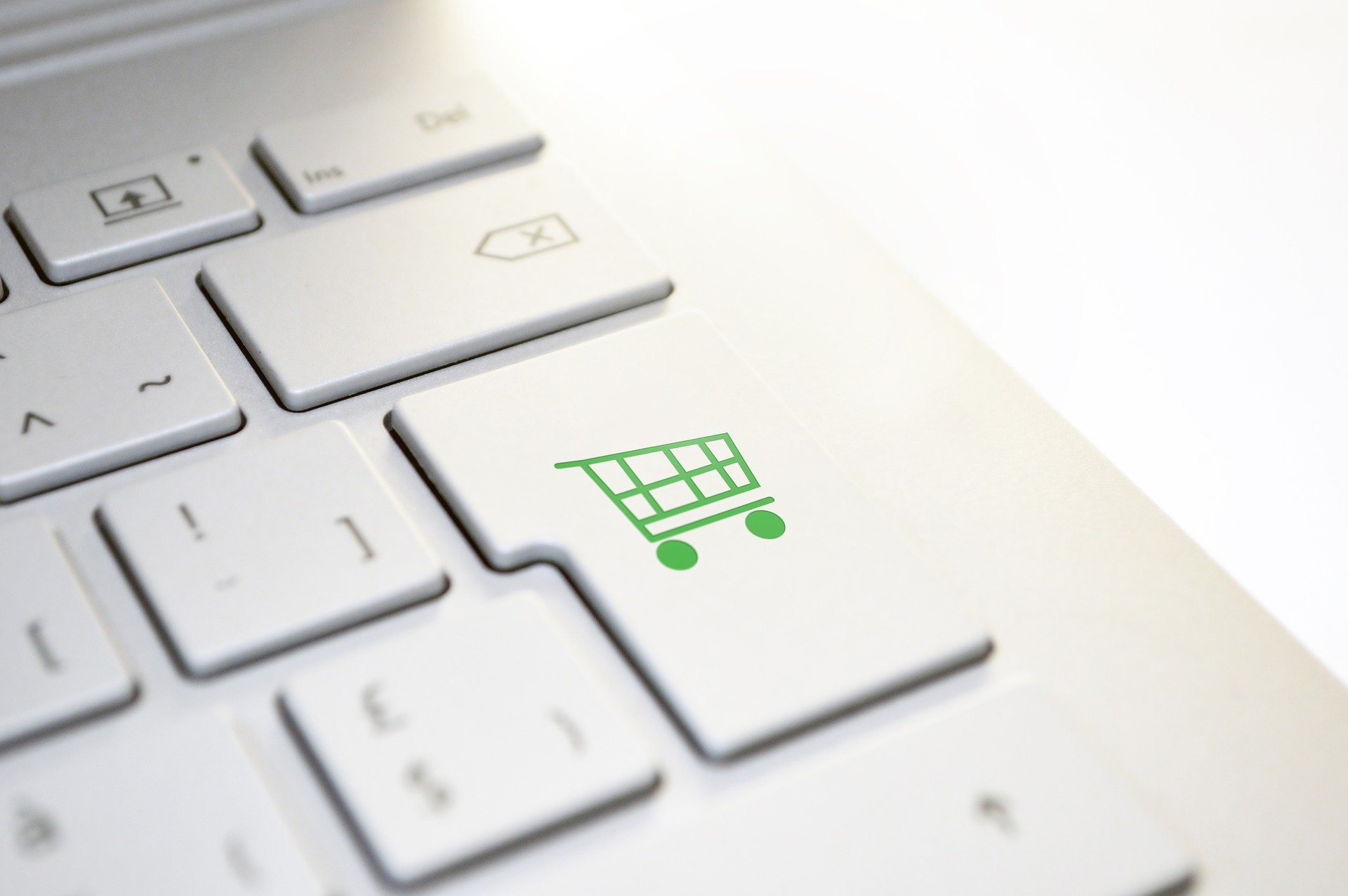 Shopify vs. WooCommerce – Welches Shopsystem passt in 2022 zu mir?