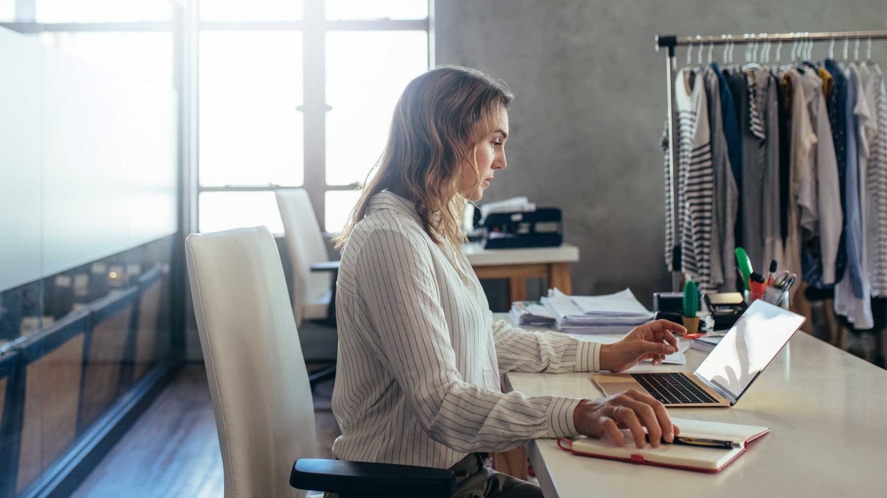 woman working on accountants
