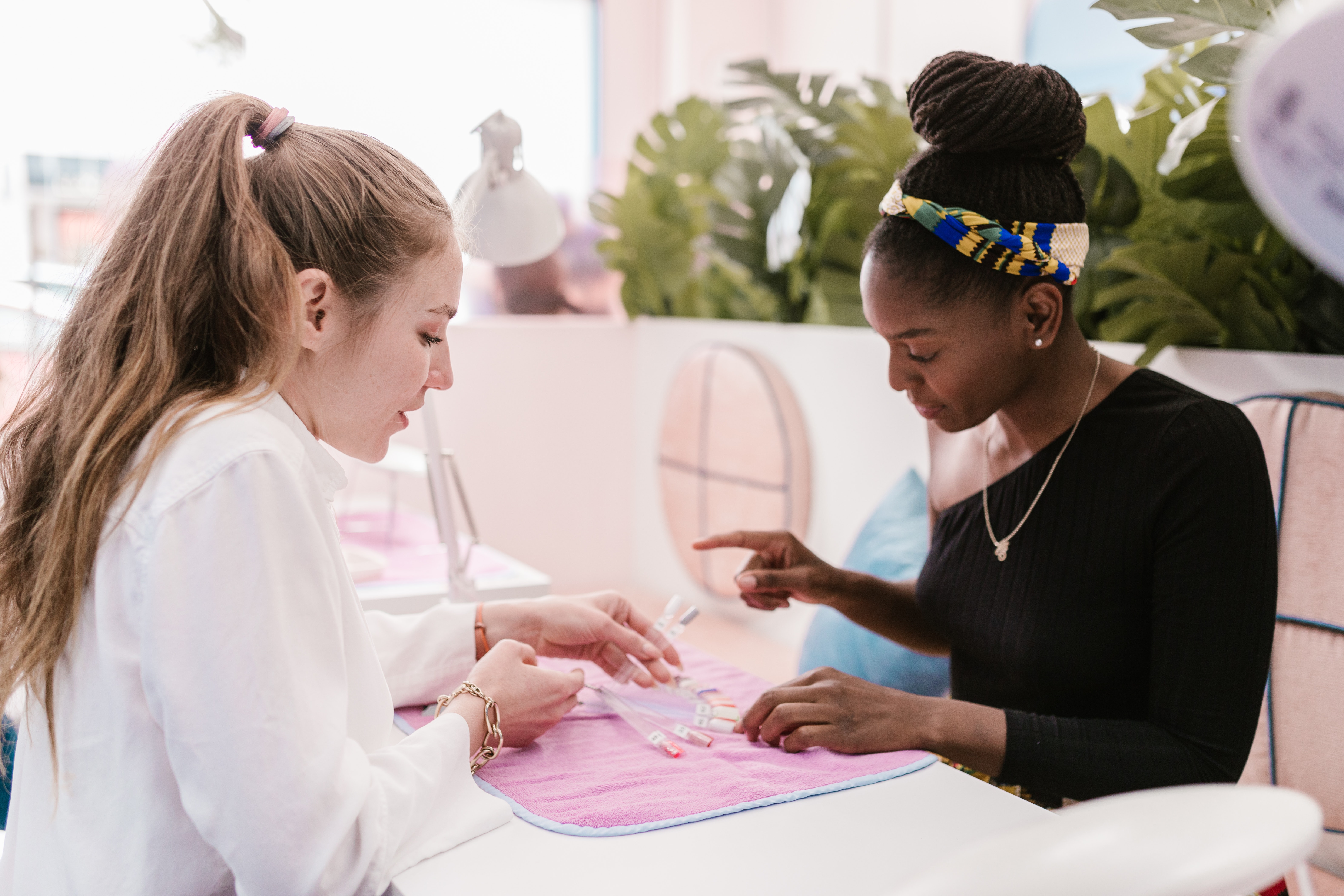 nail tech working at salon