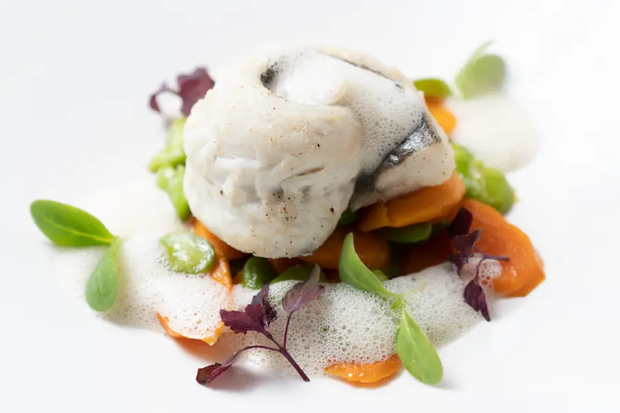 Les recettes du Guide Sésame : Merlu rôti au four, fricassée de fèves ...