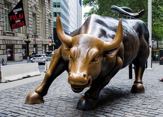Touro de Bronze do Distrito Financeiro em Nova York