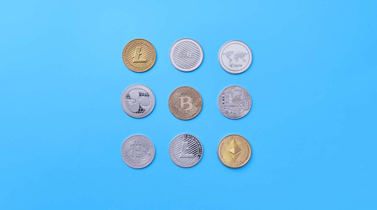 tipos de tokens - algumas moedas representando criptomoedas como Bitcoin, litecoin e ripple