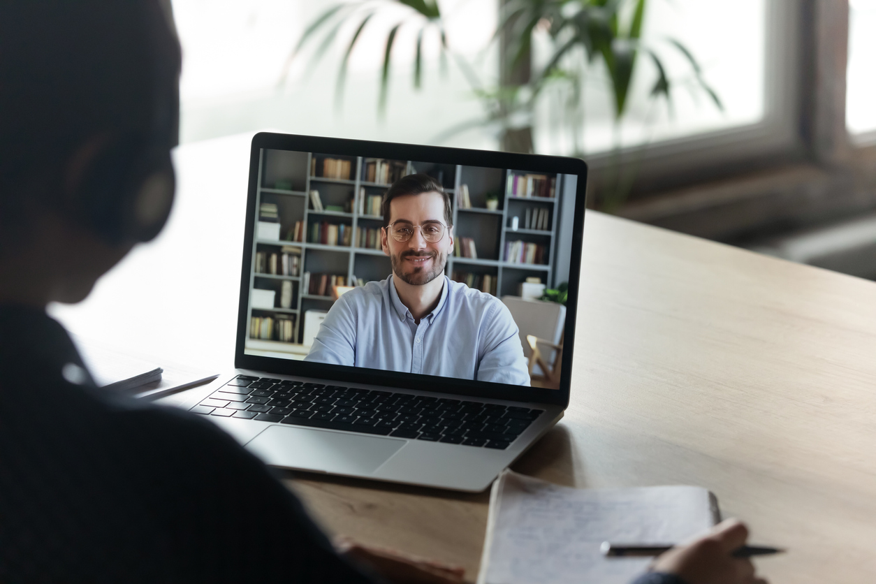 hybrid learning from an instructor online