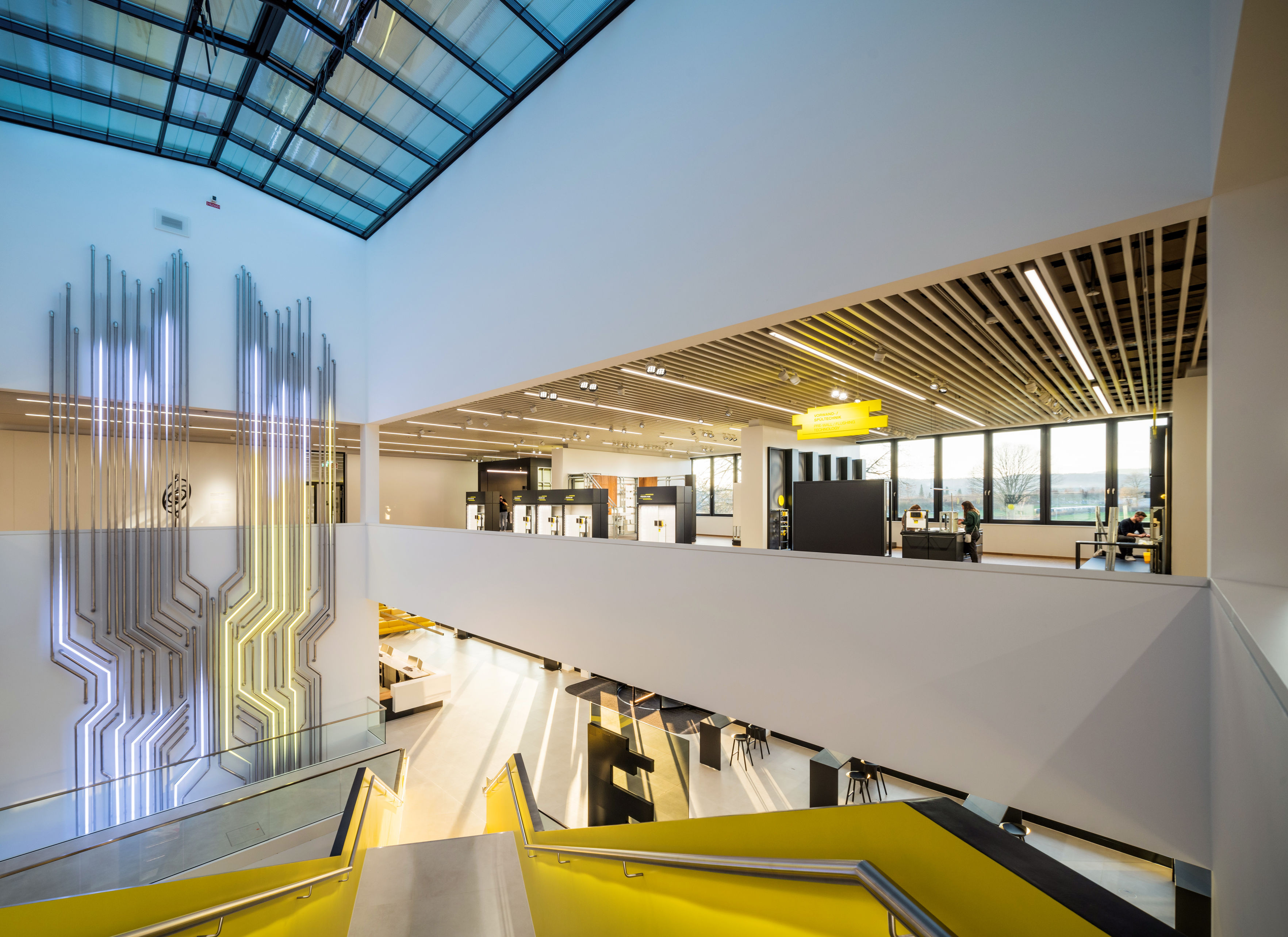 Leuchtturmprojekt Viega World: 2.800 qm Ausstellungsfläche, über 90 Exponate - konzipiert und realisiert von Atelier Markgraph.