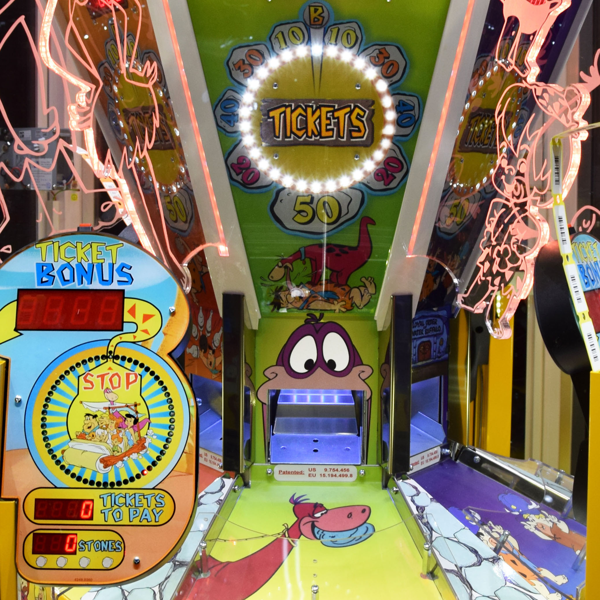 COIN PUSHERS - FLINTSTONES Quarry Quest / 2 Player