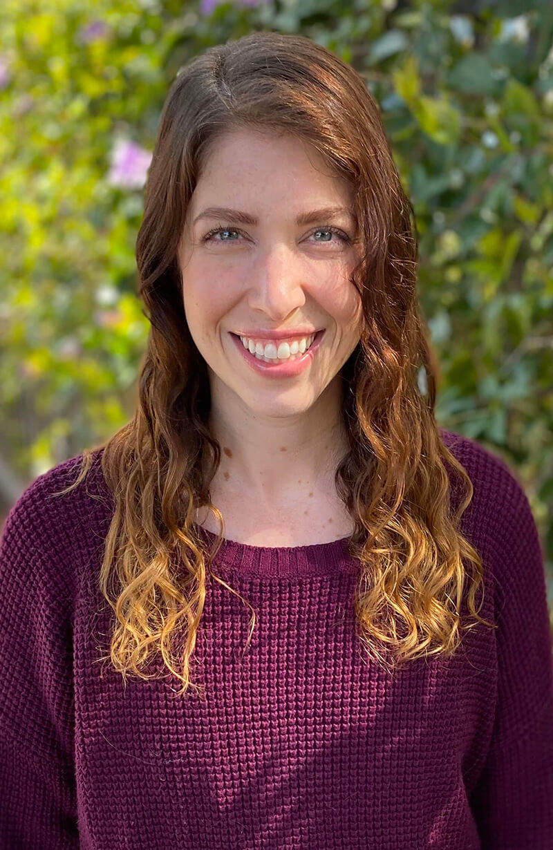 Caitlin Abusamra Headshot