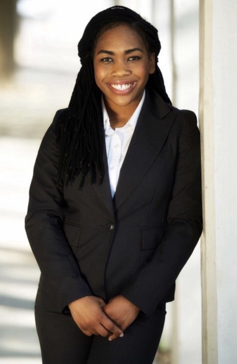 Janelle Howell Headshot