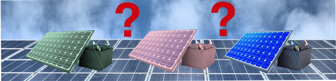 drei verschiedene Solarbatterien mit Solaranlage im Hintergrund
