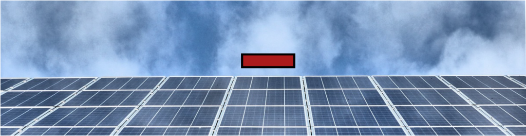 Nachteile Solaranlage kaufen - rotes Plus auf grauer Solaranlage