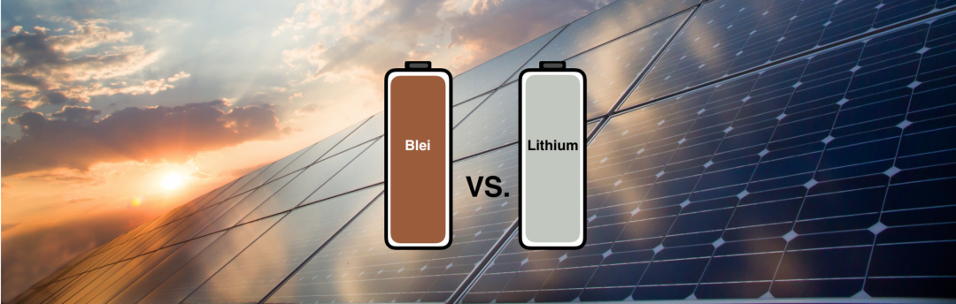 Arten von Solarbatterien: Blei vs. Lithium in Form von zwei Batterien und PV-Anlage im Hintergrund dargestellt