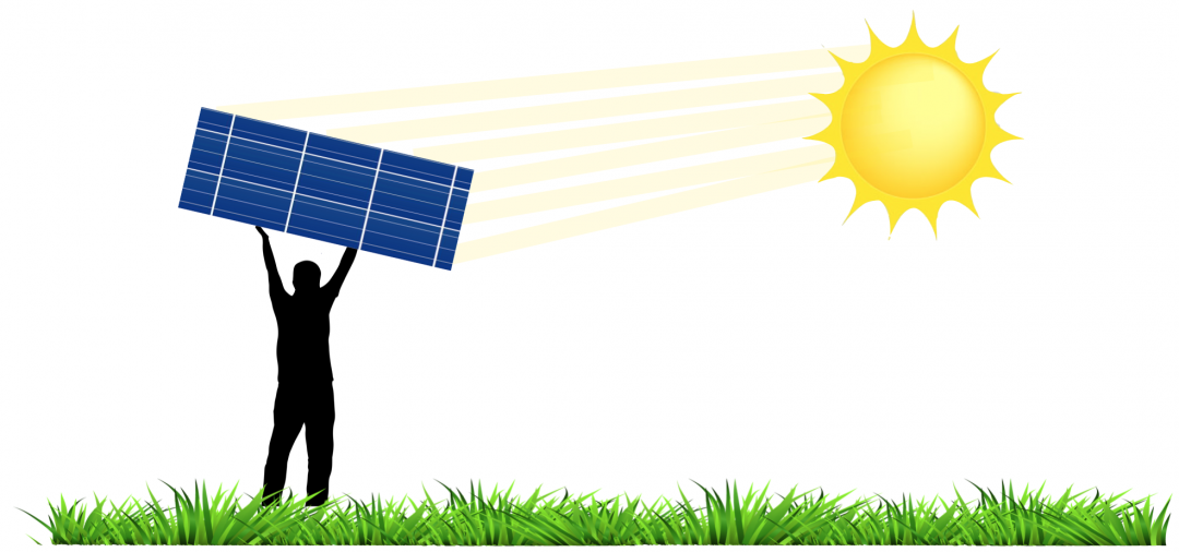 Mann hält Solarpanel hoch, Sonne strahlt drauf