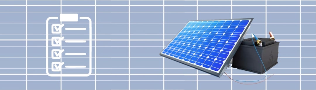 EIn Stromspeicher mit PV-Inselanlage als Hintergrund mit einer Checkliste, die die Kriterien des Stromspeichers symbolisiert