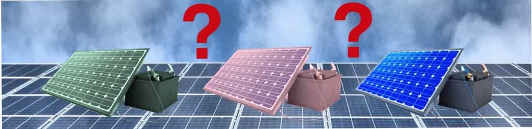 drei verschiedene Solarbatterien mit Solaranlage im Hintergrund