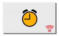 Eine weiße Infrarotheizung mit gelber Uhr, die die Dauer der Raumerhitzung symbolisiert