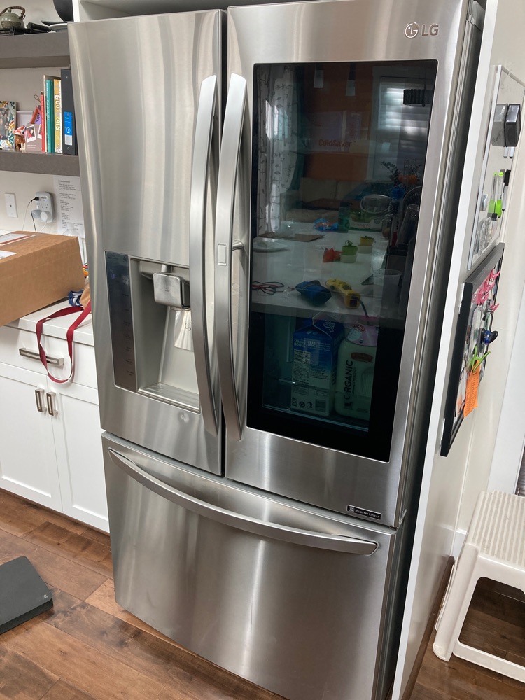 ᐉ What if my LG refrigerator began leaking? — Prime HVAC & Appliance Repair